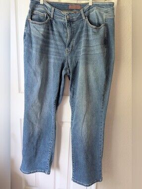 Classic Straight-Leg Light Wash Judy Blue Thermal Jeans